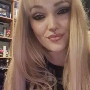 Meet your Posher, Lea